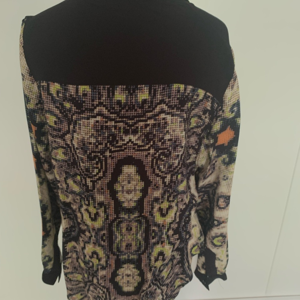 Gorgeous Abstract Pattern Top - Large - Euc - image 3